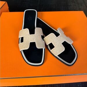 (SOLD)Hermes Oran sandal gold glitter